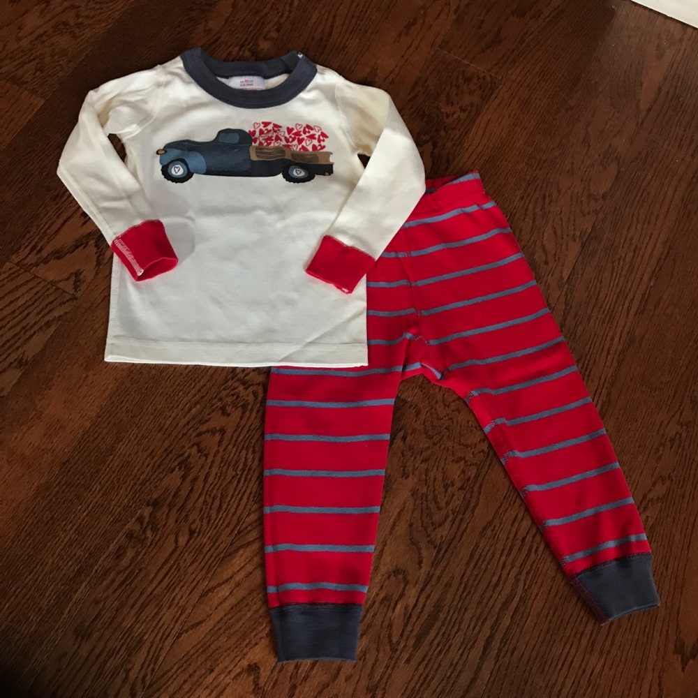 Hanna Andersson Valentine’s Day heart truck pjs